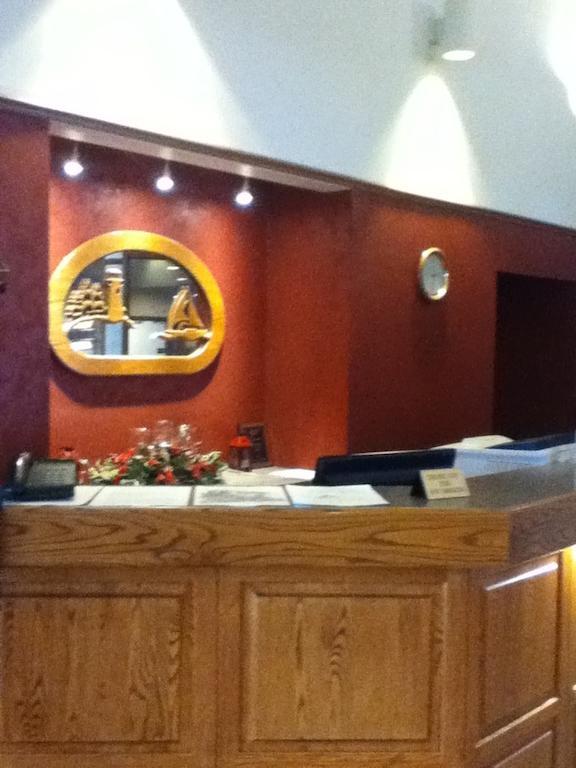 Baraga Lakeside Inn Bagian luar foto