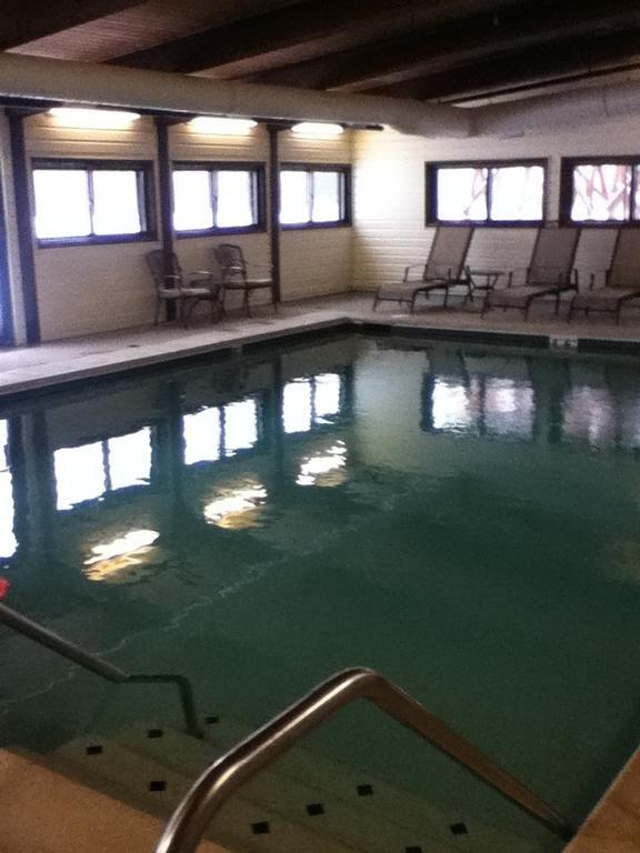 Baraga Lakeside Inn Bagian luar foto