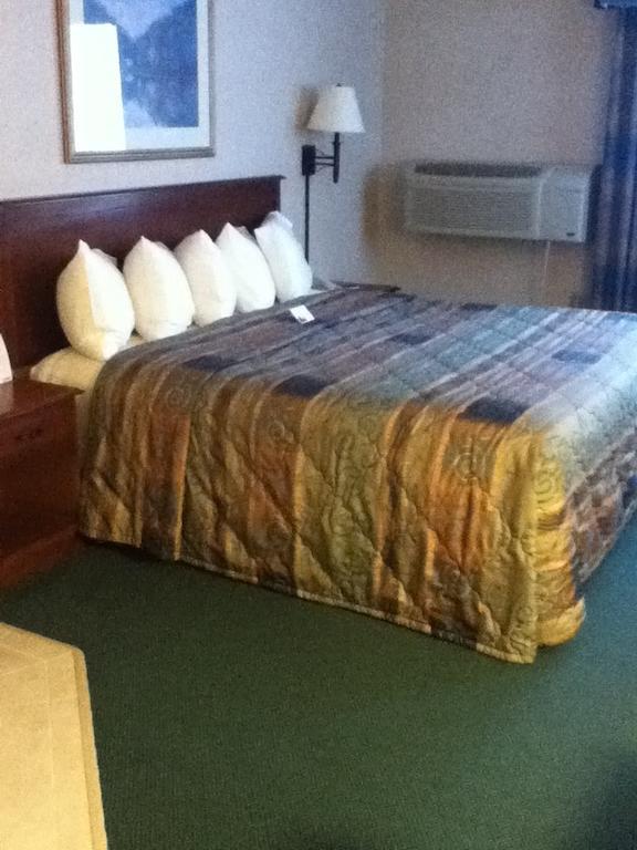 Baraga Lakeside Inn Bagian luar foto