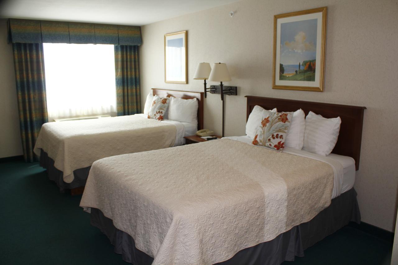 Baraga Lakeside Inn Bagian luar foto