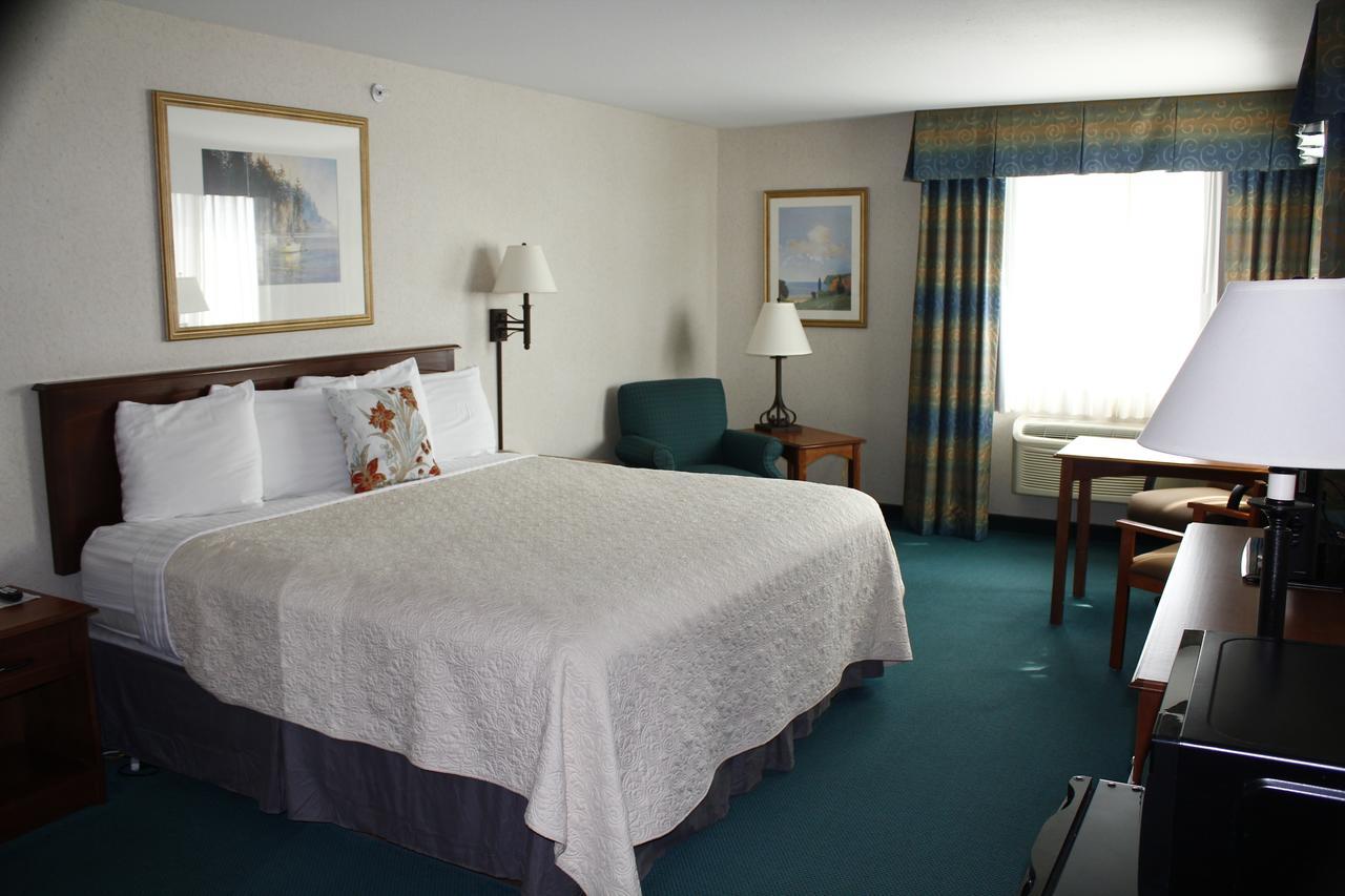 Baraga Lakeside Inn Bagian luar foto