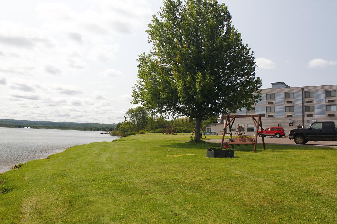 Baraga Lakeside Inn Bagian luar foto