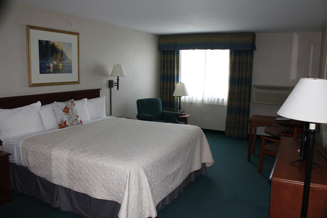 Baraga Lakeside Inn Bagian luar foto